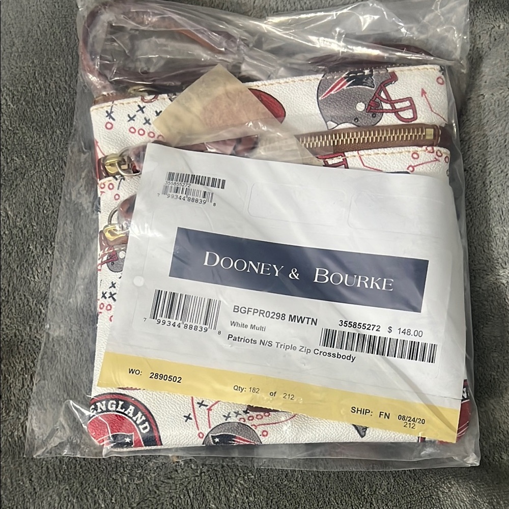 BNIB Dooney & Bourke Patriots NFL Themed Triple Zip Crossbody Bag